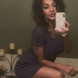 Meet your Posher, Mona